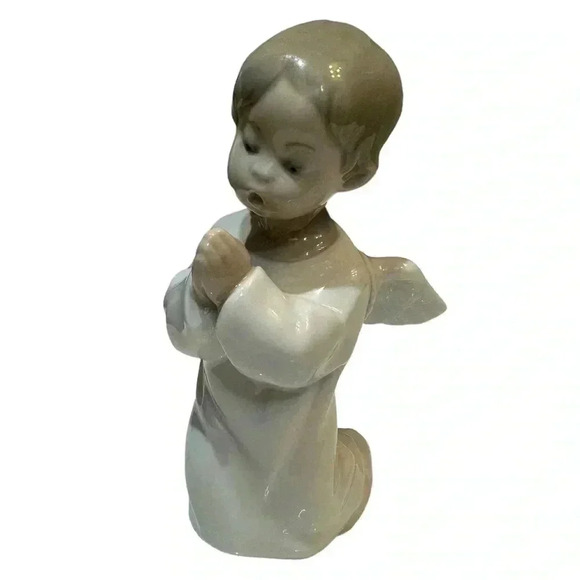 Lladro 1980’s Little Angle Kneeling and Praying Porcelain Figurine - Picture 1 of 8